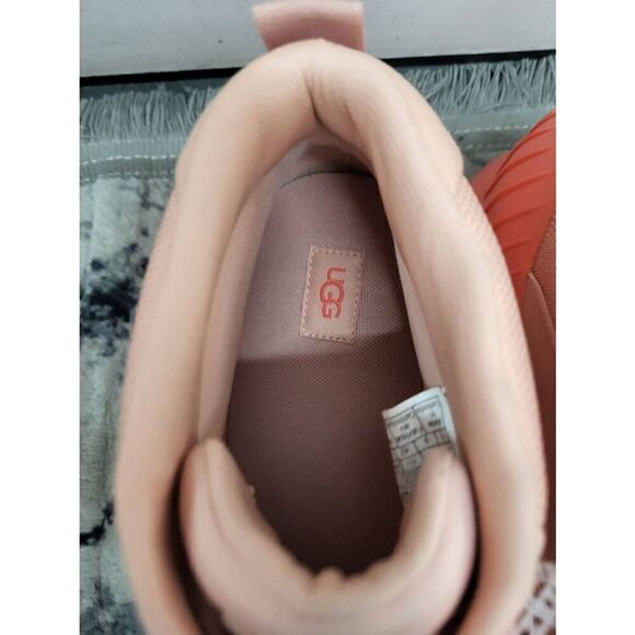 New Peach UGG boots - Picture 8 of 9